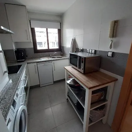 Nice Within Walking Distance To The Center *